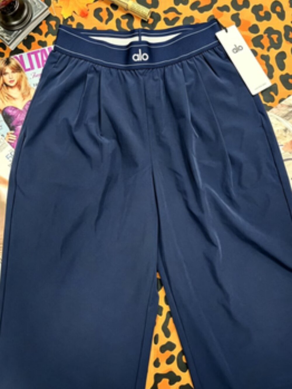 NWT ALO Yoga Navy Blue Suit Up Trouser (Regular) Relaxed ๐ - Picture 5 of 8